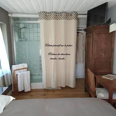 La Ferme Des Vignes לינה וארוחת בוקר Hotot-en-Auge